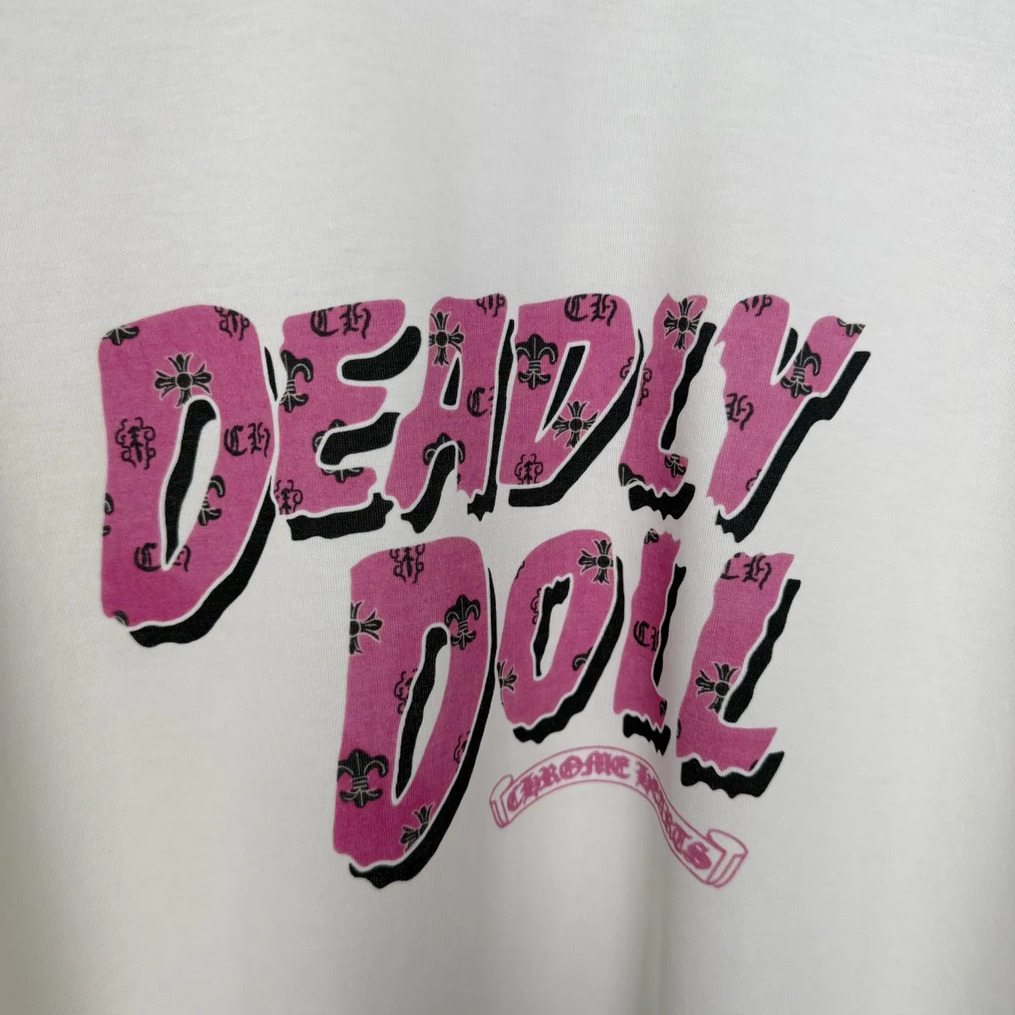 🅿️230 Chrome Hearts double-sided logo jacquard round neck half-sleeved T-shirt with pink cross Sanskrit letters "Deadly Doll" pattern logo on the front, customized fabric, double-sided digital direct printing, 280g weight, loose fit. Ben Crowe’s favorite item, the color scheme is very suitable for summer, and it is the same style for men and women. Solid color sizes: S-XL